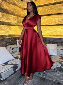 Slaydiva Women's Solid Color V-Neck Waist-Cinching Dress - Burgundy - View 3