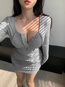 DAZY 女士纯色褶皱修身长袖连衣裙，迷你连衣裙，返校服装，秋季连衣裙连帽衫