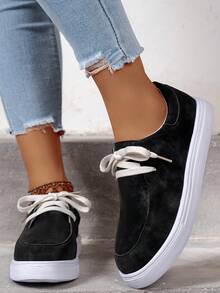 2023 年新款真皮女士休闲平底鞋，轻便一脚蹬设计，大码，带绑带和低鞋面，适合户外穿着 - 黑色 - 查看 2