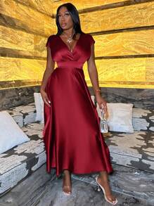 Slaydiva Women's Solid Color V-Neck Waist-Cinching Dress - Burgundy - View 6