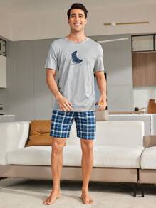 男士月亮印花短袖t卹和格子短褲家居套裝