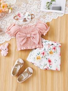SHEIN Conjunto de top corto casual con moño, pantalones cortos con estampado de flores y diadema para niñas bebé - Rosa - Ver 1