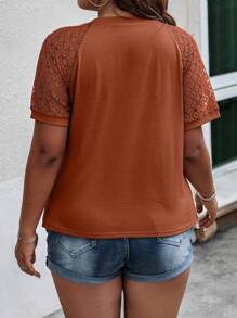 SHEIN LUNE 大尺碼女蕾絲插肩短袖 T 卹 - 鏽棕色 - 查看 2