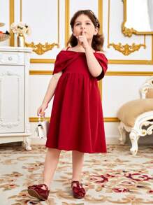 SHEIN Rochie cu lungime midi, cu umăr dezactivat, cu decor cu fundul cami, o fetiță tânără