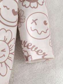 Conjunto de ropa de hogar para bebé niña con impresión de dibujos animados lindos consta de 5 piezas, incluyendo enterizo con pies manga larga, mameluco manga corta, guantes, babero y lazo para el cabello