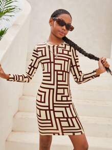 SHEIN 中小學女生時尚優雅的針織長袖連衣裙,幾何圖案和圓領設計 - 杏色 - 查看 1