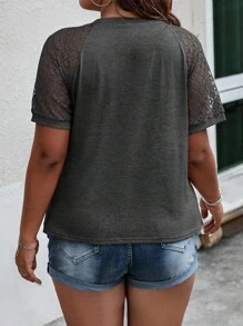 SHEIN LUNE Kích thước lớn Ren Vá lại Raglan Ngắn tay Vòng cổ Áo thun - Màu xám đen - Xem 2