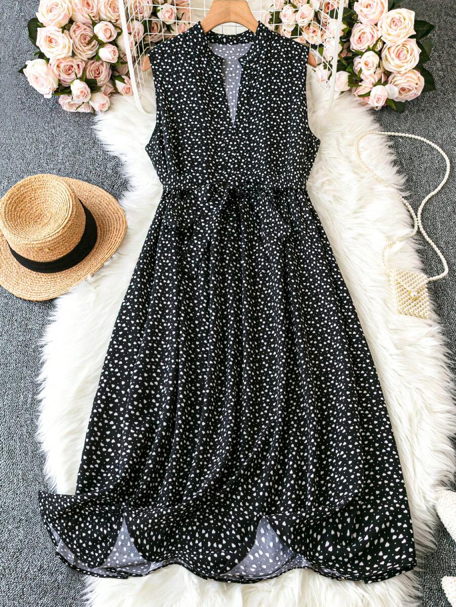 SHEIN Clasi 大尺碼花卉印花缺口領連身裙（配腰帶） - 黑與白 - 查看 1