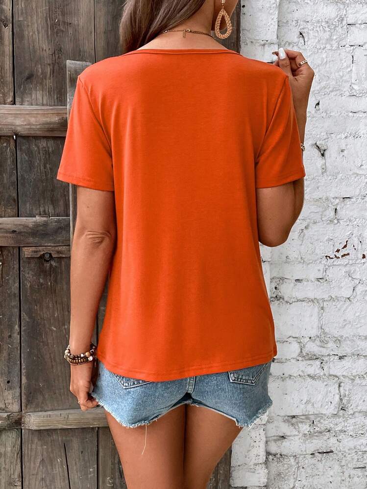 SHEIN LUNE Camiseta De Manga Corta Con Escote En V Con Detalle De Botón - Naranja - Ver 2
