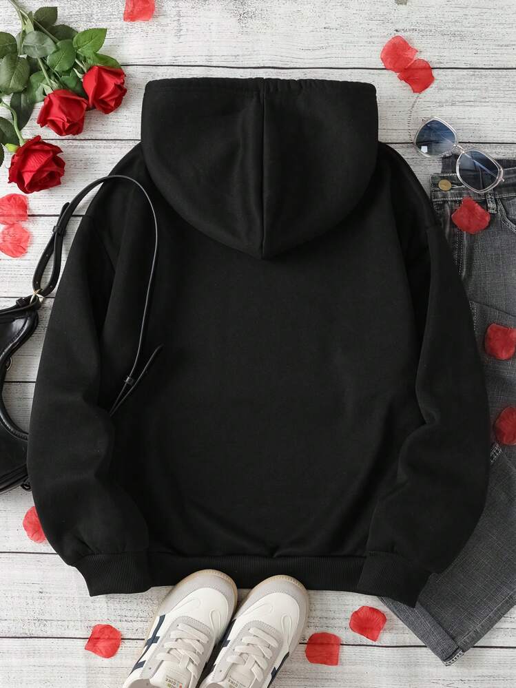 SHEIN EZwear 加大码“我爱我的男朋友”口号心形印花抽绳连帽女式运动衫，适合秋冬季、情人节 - 黑色 - 查看 2