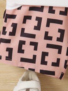 SHEIN 3入組幾何圖案拼接圓領短袖T恤和短褲配桶帽套裝，適用於年輕男孩，夏季