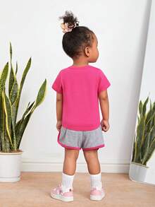 SHEIN 嬰兒女童休閒心形圖案短袖上衣和彩色拼接短褲套裝 - 粉色 - 查看 2