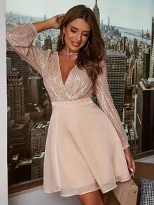 Robe de cocktail élégante avec encolure cache-cœur, manches longues et sequins contrastés. Robe semi-formelle idéale pour les invités aux mariages, les fêtes d'anniversaire, de remise des diplômes, de dîner et de bal des finissants - Champagne - Voir 5