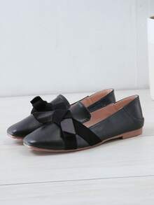 2024 New Spring & Autumn Women's Large Size Flat Shoes, Bow Knot Designed Gentle Lady, French Style Square Toe Shoes, Socialite Slip-On Loafers - Black - View 1