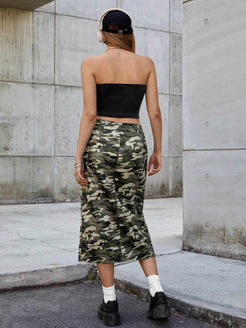 Gorpcore Women's Contrast Color Letter Pattern Tube Top & Camouflage Print Split Cargo Midi Skirt Set