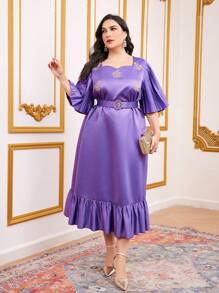 Modelyn 大尺碼花卉刺繡褶襉喇叭袖荷葉邊下擺洋裝