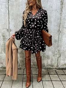 Damesjurk met lantaarnmouwen, stippenstrik, taille en ruches aan de zoom - Zwart - Bekijken 3