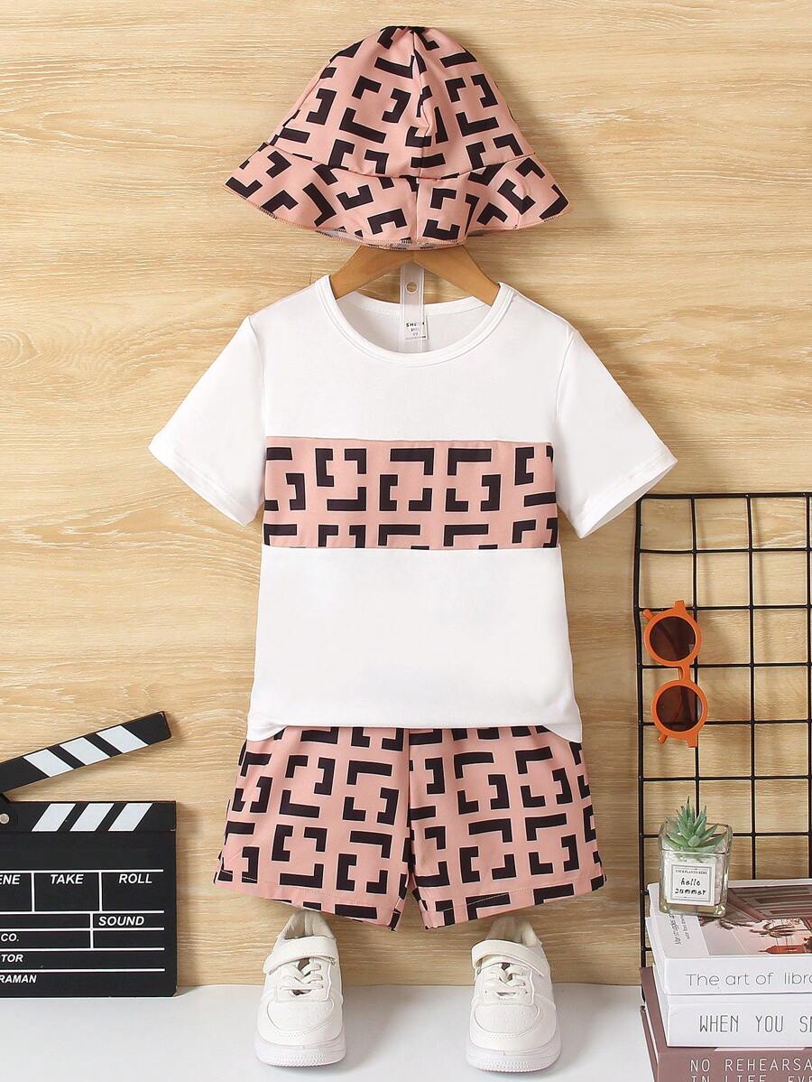 SHEIN 3入組幾何圖案拼接圓領短袖T恤和短褲配桶帽套裝，適用於年輕男孩，夏季