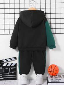 SHEIN Baby Boy Letter Graphic Two Tone Hoodie & Sweatpants - Multicolor - View 2