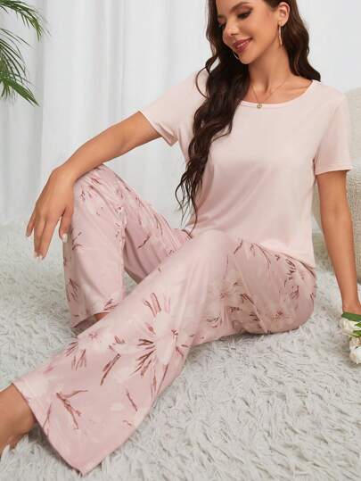 Dream Adore Women's Round Neck Short Sleeve T-Shirt And Floral Print Pants Pajama Set
