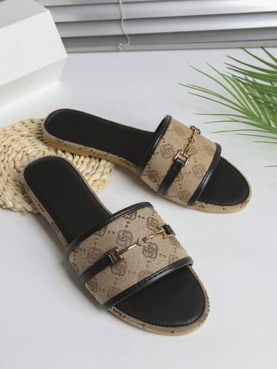 女士户外新款平底拖鞋，女士金属扣链条花朵黑色布艺凉鞋，女士厚底休闲圆头拖鞋凉鞋，女士撞色拖鞋凉鞋情人节款，春夏穿搭