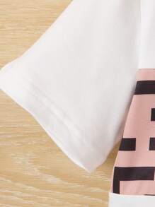 SHEIN 3入組幾何圖案拼接圓領短袖T恤和短褲配桶帽套裝，適用於年輕男孩，夏季