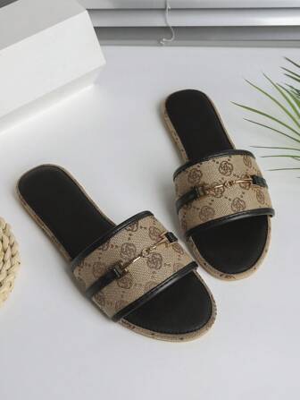 Nya platta tofflor för utomhusbruk för kvinnor, damer med metallspänne kedja Blomstertyg svarta sandaler, tjocksula fritidssandaler med rund tå för kvinnor, sandaler med tofflor för kvinnor i färg