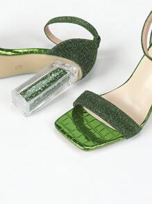 时尚高跟凉鞋，采用绿色闪亮丝绸面料，绑带和金色方形扣设计，金属绿色压花面料，方头，透明水晶鞋跟和方形鞋跟，清新简约风格女鞋 - 綠色 - 查看 2