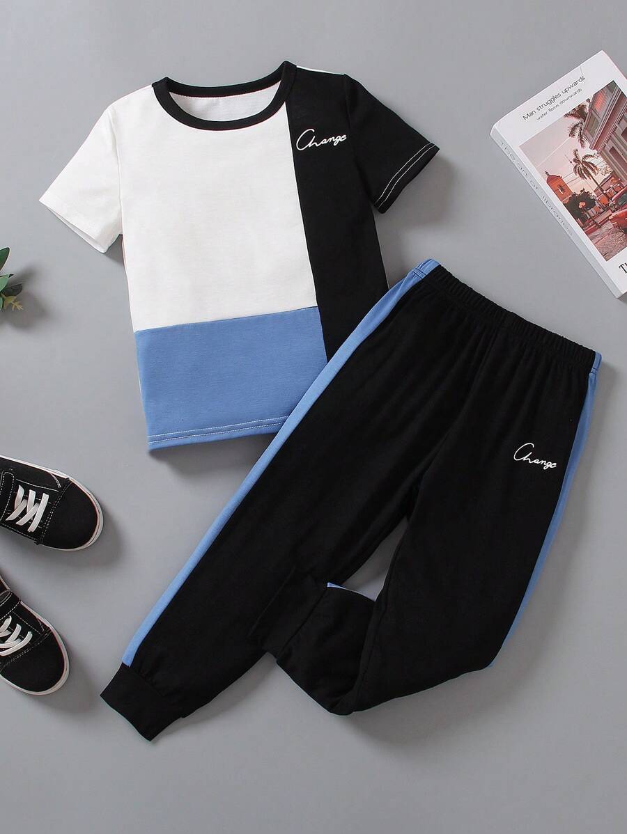 SHEIN 2入組年輕男孩彩色拼接字母印花T卹和短褲，休閒運動春夏套裝