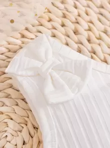 SHEIN 2pcs/Set Baby Girls' Bow Knot White Cami Top And Light Washed Ripped Double-Layers Tulle Denim Pants For Spring/Summer