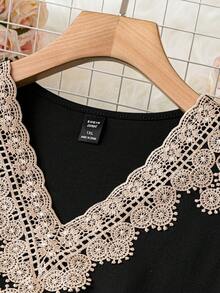 SHEIN LUNE Plus Size Color Block Embroidered Floral Long Sleeve T-Shirt - Black - View 4