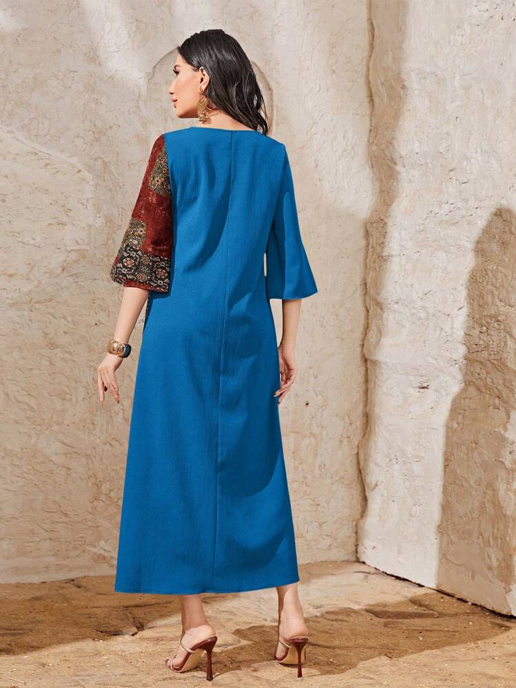 Mulvari Kleid Mit Farbkontrast-panel Und Glockenärmeln - Blau - Übersicht 2
