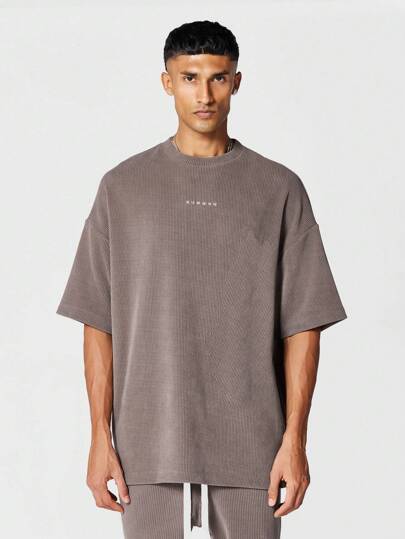 SUMWON 正面刺绣纹理立领 T 恤