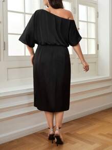 SHEIN Privé 大尺碼優雅不對稱單肩中長裙,適用於女性 - 黑色 - 查看 2