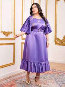 Modelyn 大尺碼花卉刺繡褶襉喇叭袖荷葉邊下擺洋裝