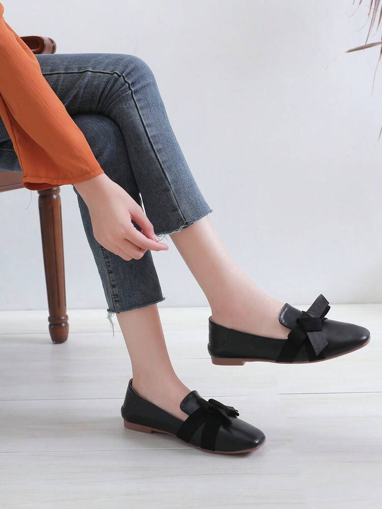 2024 New Spring & Autumn Women's Large Size Flat Shoes, Bow Knot Designed Gentle Lady, French Style Square Toe Shoes, Socialite Slip-On Loafers - Black - View 3