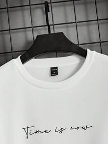 Manfinity RebelGame 男士鬆身長袖毛衣，印有標語 - 白色 - 查看 3