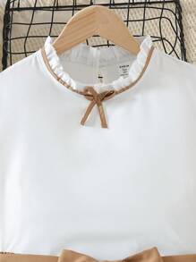 SHEIN 少女荷葉邊圓領上衣,飾有蝴蝶結裝飾和休閒褲 2件套裝 - 白色 - 查看 6