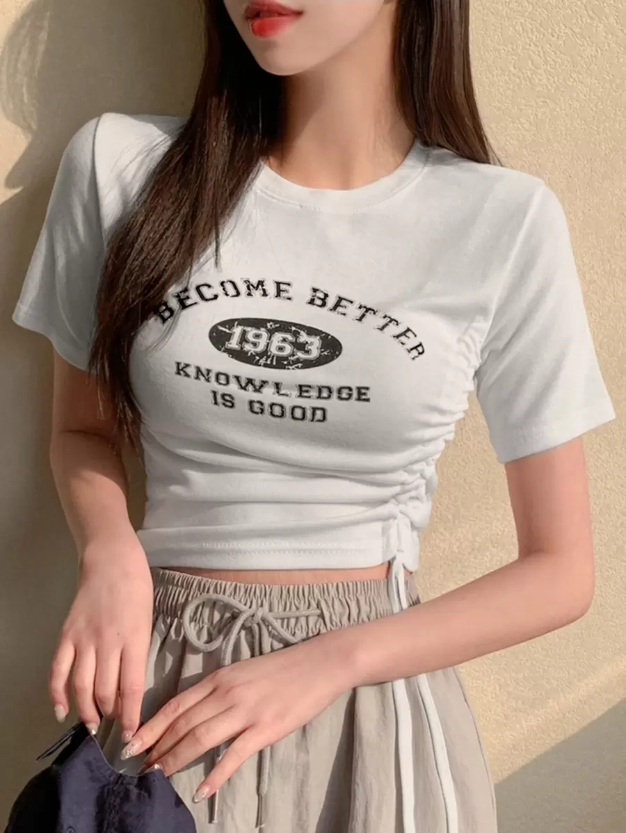 DAZY 女式字母印花褶饰 T 恤、图案 T 恤、短款女式上衣