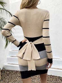 SHEIN Frenchy 拼色條紋 V 領交叉裹身露背繫帶鏤空毛衣連身裙 - 彩色 - 查看 2