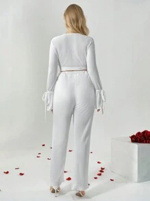 SHEIN Privé 女士情人節褶皺紋理喇叭袖短上衣搭配領帶細節與高腰寬褲套裝