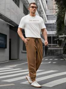 Manfinity VCAY 男士大尺碼字母印花短袖 T 卹+褲子休閒兩件套 - 卡其色 - 查看 4