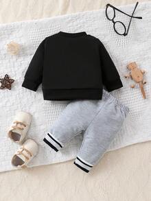 SHEIN 嬰兒男寶寶字母和恐龍印花套裝運動衫和褲子,可愛、舒適,適合運動、街頭、戶外等活動穿著 - 黑色 - 查看 2