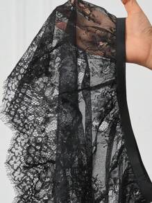 蕾絲修飾的緞面露背上衣和透視短褲睡衣套裝 - 黑色 - 查看 6