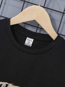 SHEIN Tween男孩休閒舒適2入組t恤和短褲套裝 - 卡其色 - 查看 5