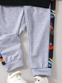 SHEIN 幼童男孩時尚多彩汽車印花運動衫和長褲服裝套裝 - 黑色 - 查看 5