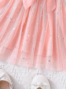 SHEIN 1 pieza Vestido blanco plisado simple y casual de moda para niña, versátil para uso diario y escolar