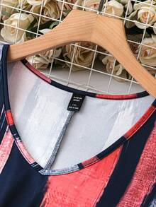 SHEIN LUNE 女性大尺碼條紋v領短袖t恤 - 彩色 - 查看 3