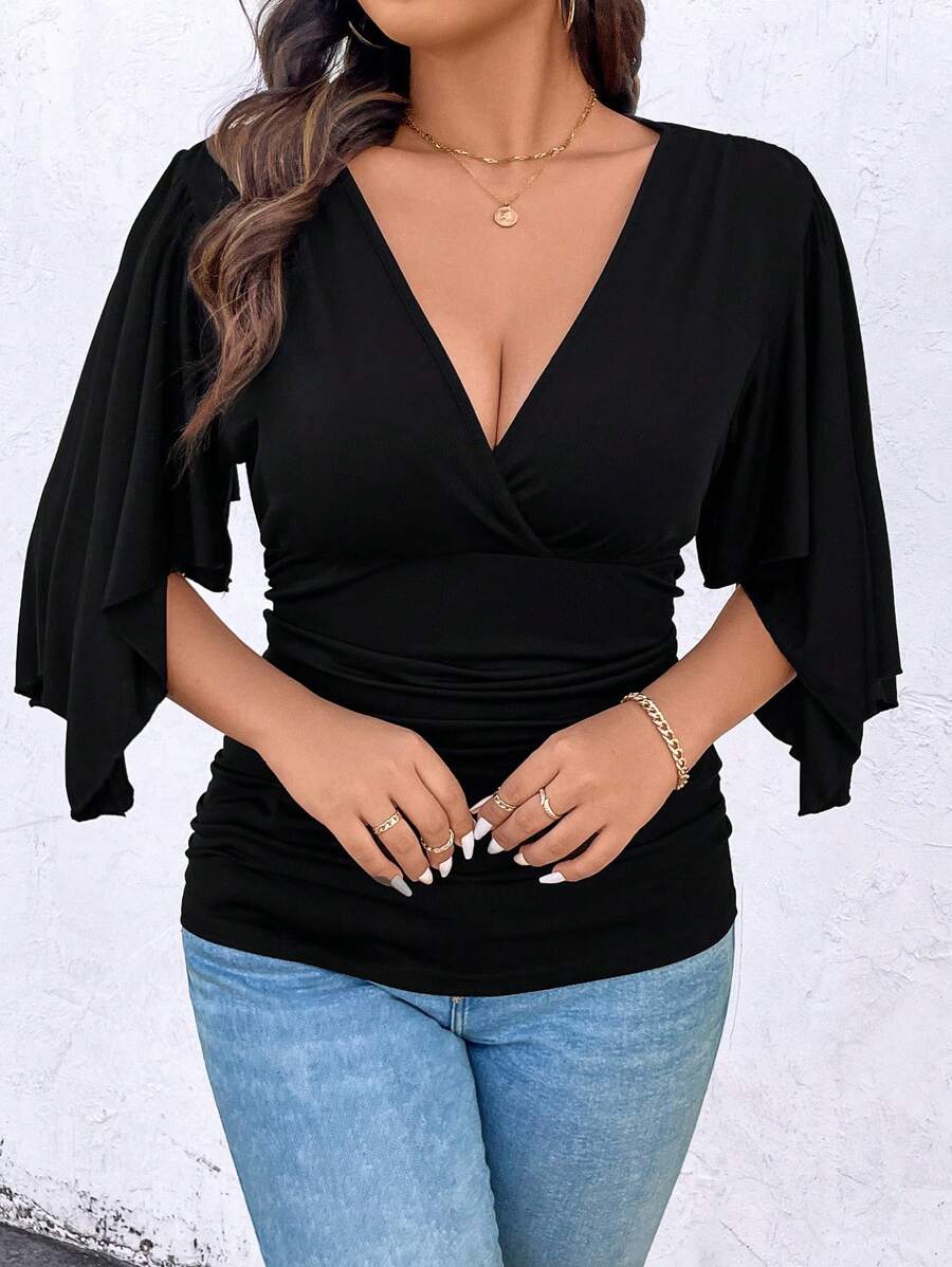 SHEIN Unity 女性加大尺碼純色v領荷葉邊t卹 - 黑色 - 查看 1