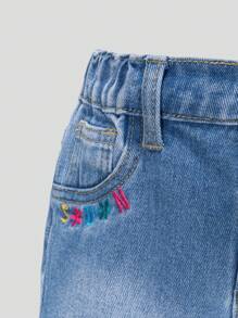 Bé gái Trung bình Denim mùa giặt Xanh Thêu Quần short Denim Với Fringe Hem - Rửa trung bình - Xem 5